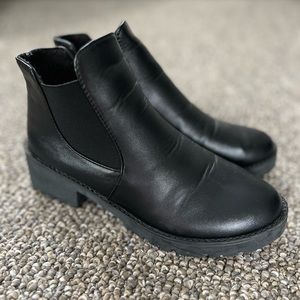 SHEIN Chelsea Boots